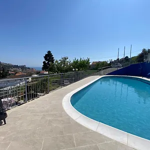 Edy Apartahotel